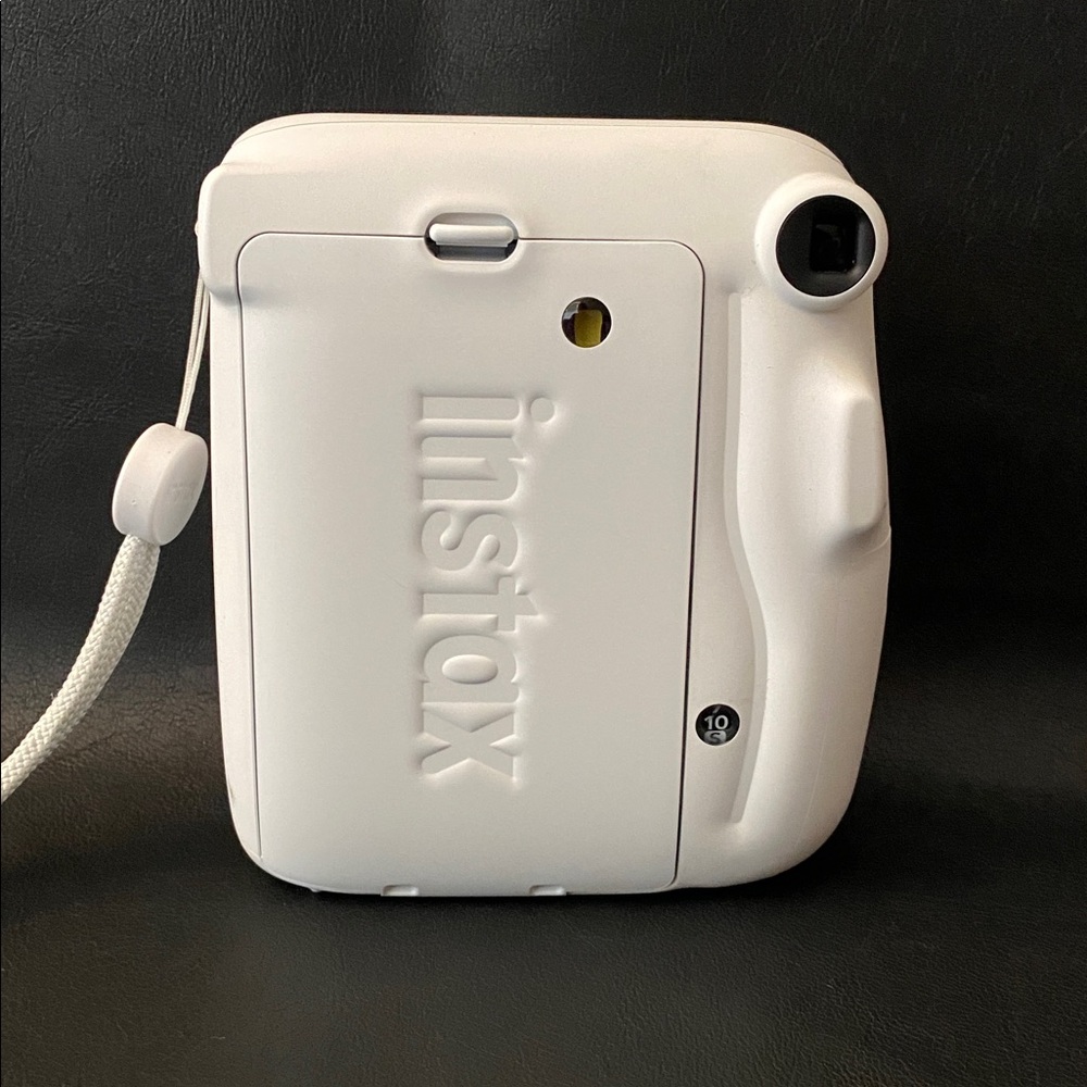 Fujifilm Instax Mini 11 Instant Camera - Picture 3 of 6